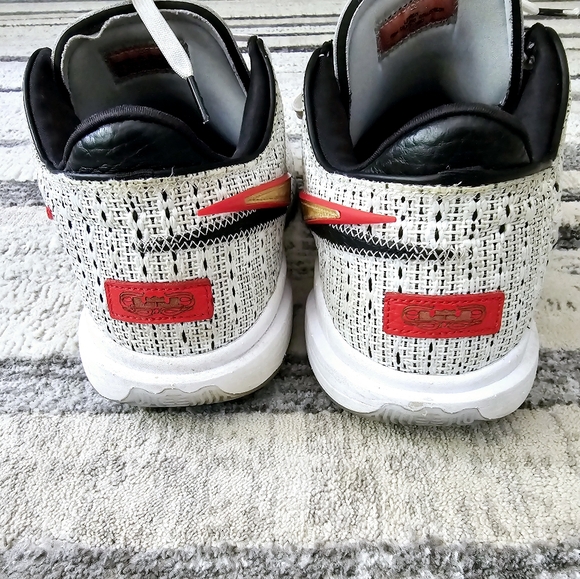 Nike Lebanon Pink Diamond Collection White Sneakers Size 15 - Picture 3 of 12